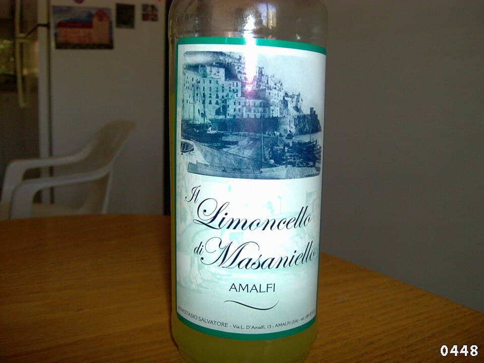 Limoncello, conserva della Campania