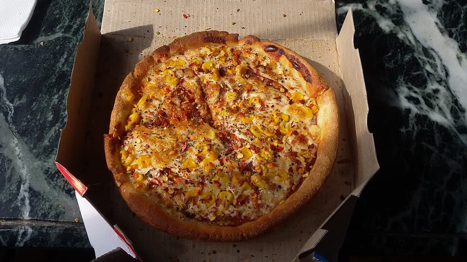 Pizza di scarola, pasta e pane della Campania