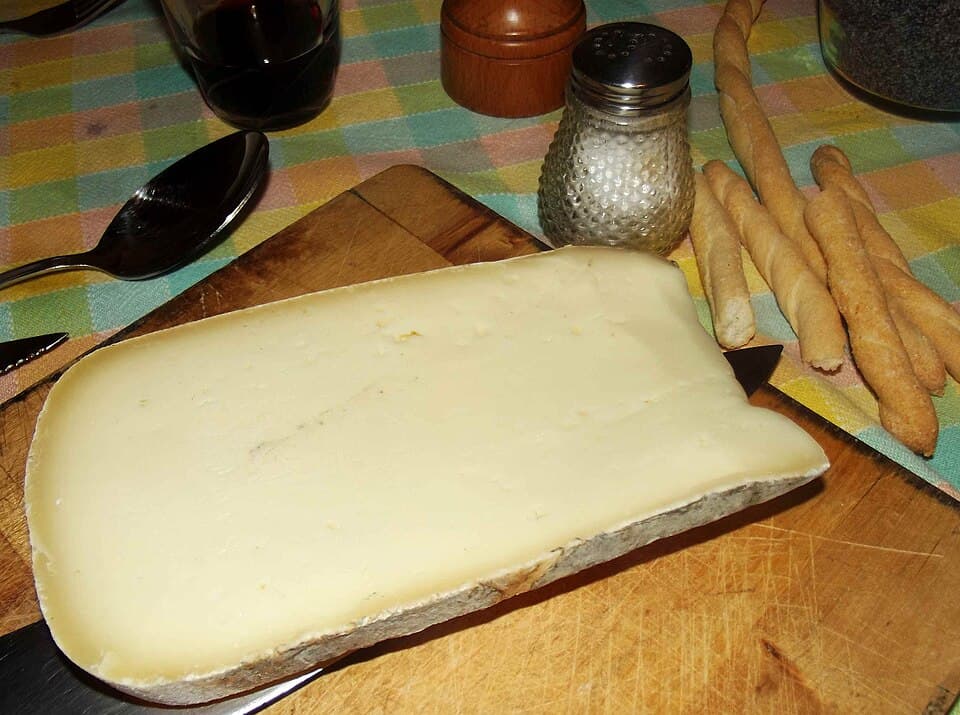 Raschera, formaggio del Piemonte