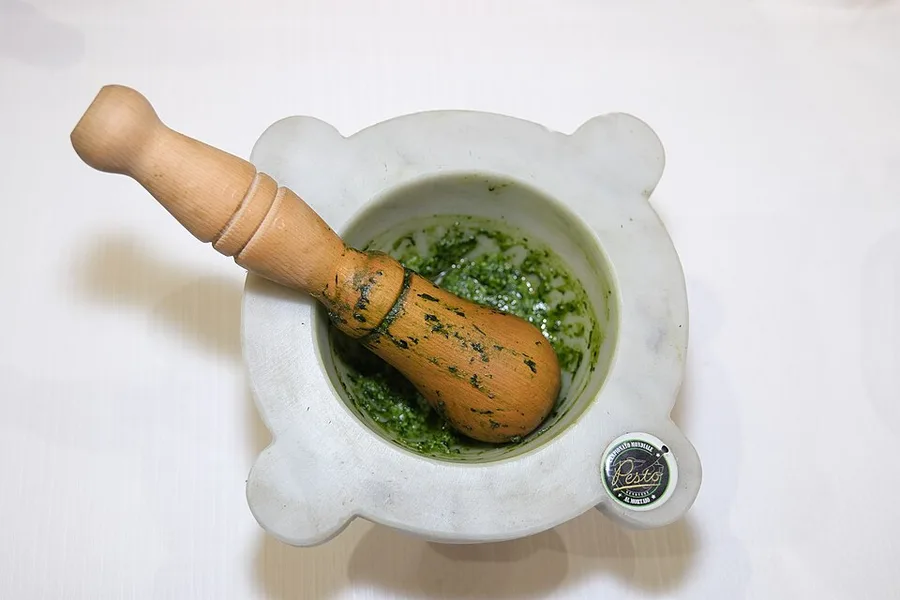 Pesto genovese, conserva della Liguria