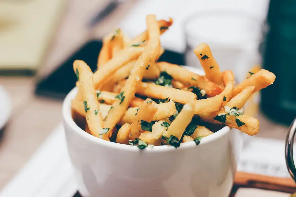 patatine fritte con friggitrice ad aria